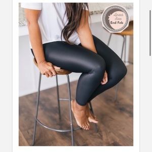 Zyia Black metallic leggings size 6-8